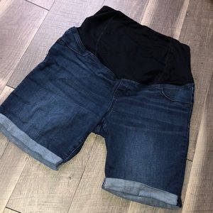 Maternity shorts